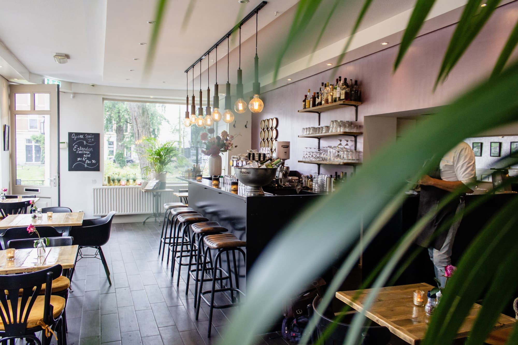 Intérieur de café moderne